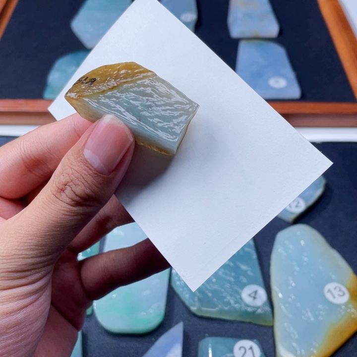 未镶嵌定制翡翠金包玉小挂件料