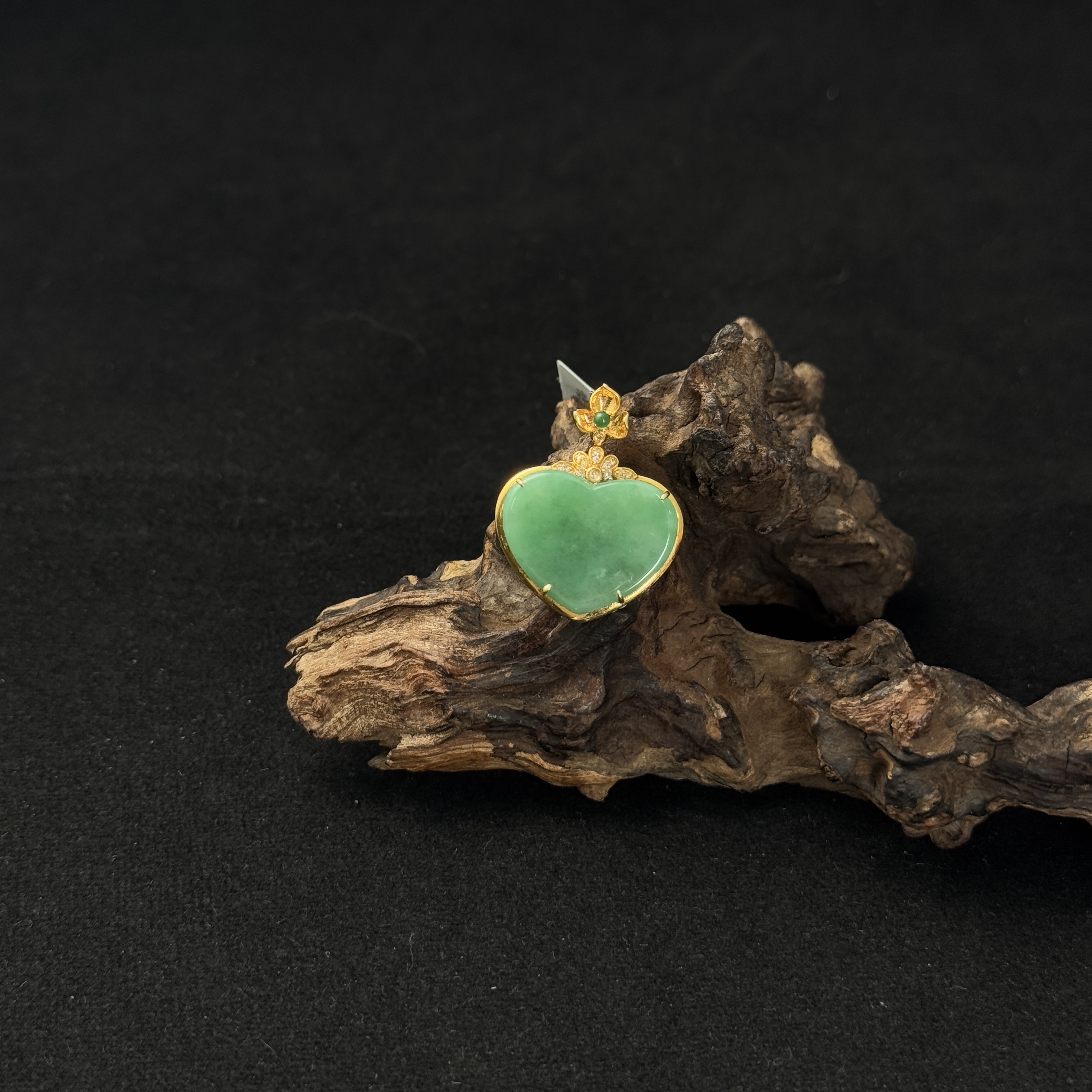 【诚翠拍品第一百零六期午】翡翠58吊坠MQC4065金