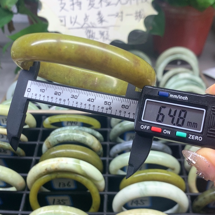 蛇纹石玉未镶嵌手镯125