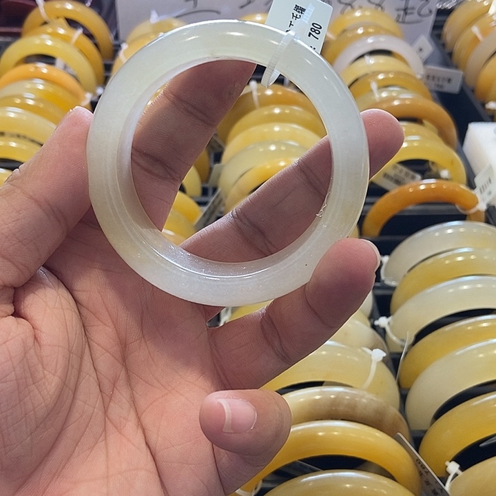 石英质玉（黄龙玉）手镯未镶嵌