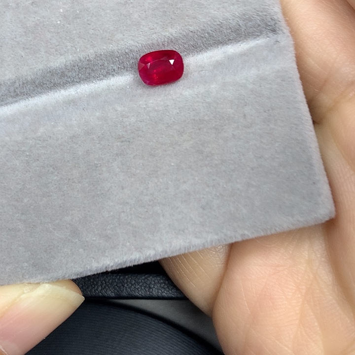 红宝石裸石0.93ct缅甸鸽血红红宝石