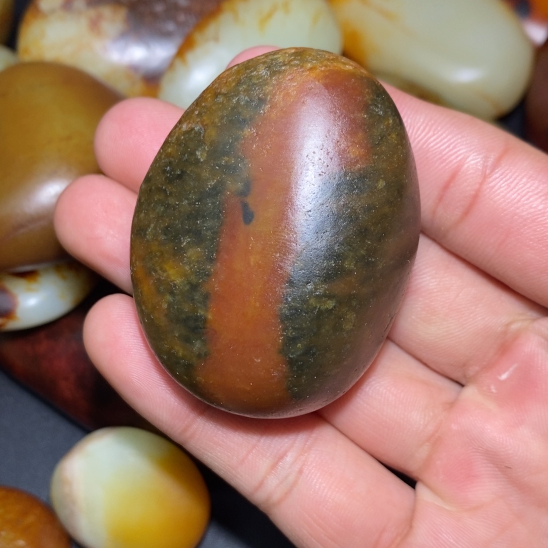 大***烟和田玉未镶嵌珠宝奇石