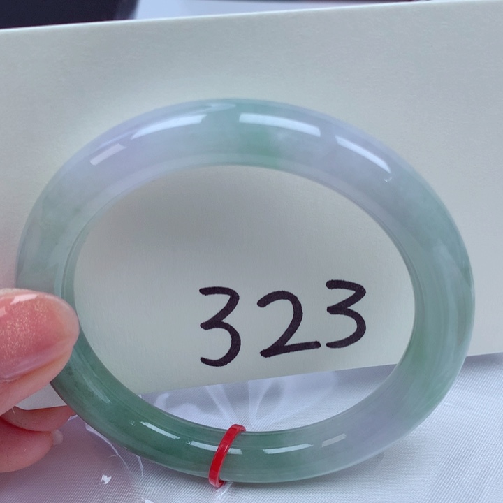 翡翠手镯未镶嵌翡翠