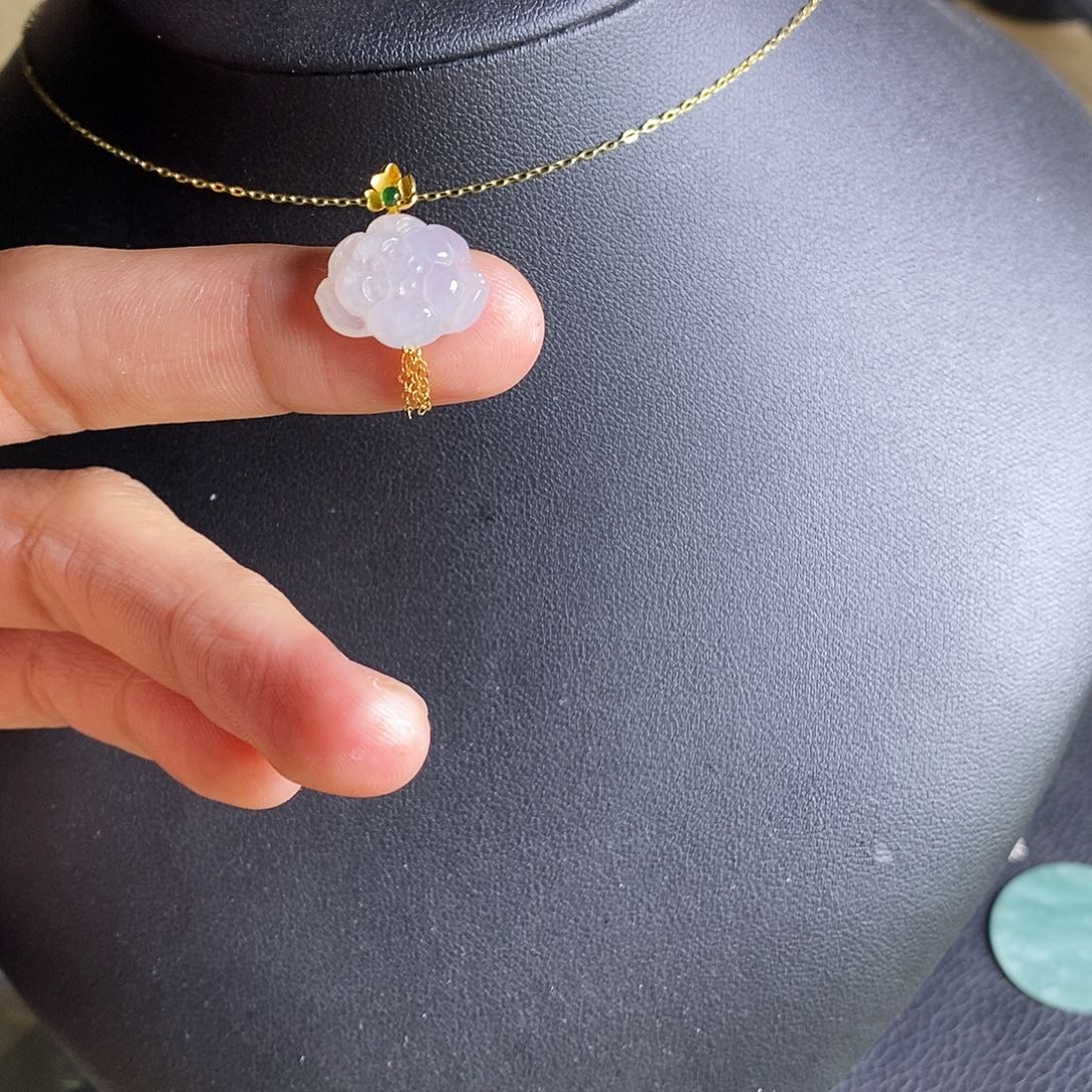 颈饰18K金镶嵌翡翠