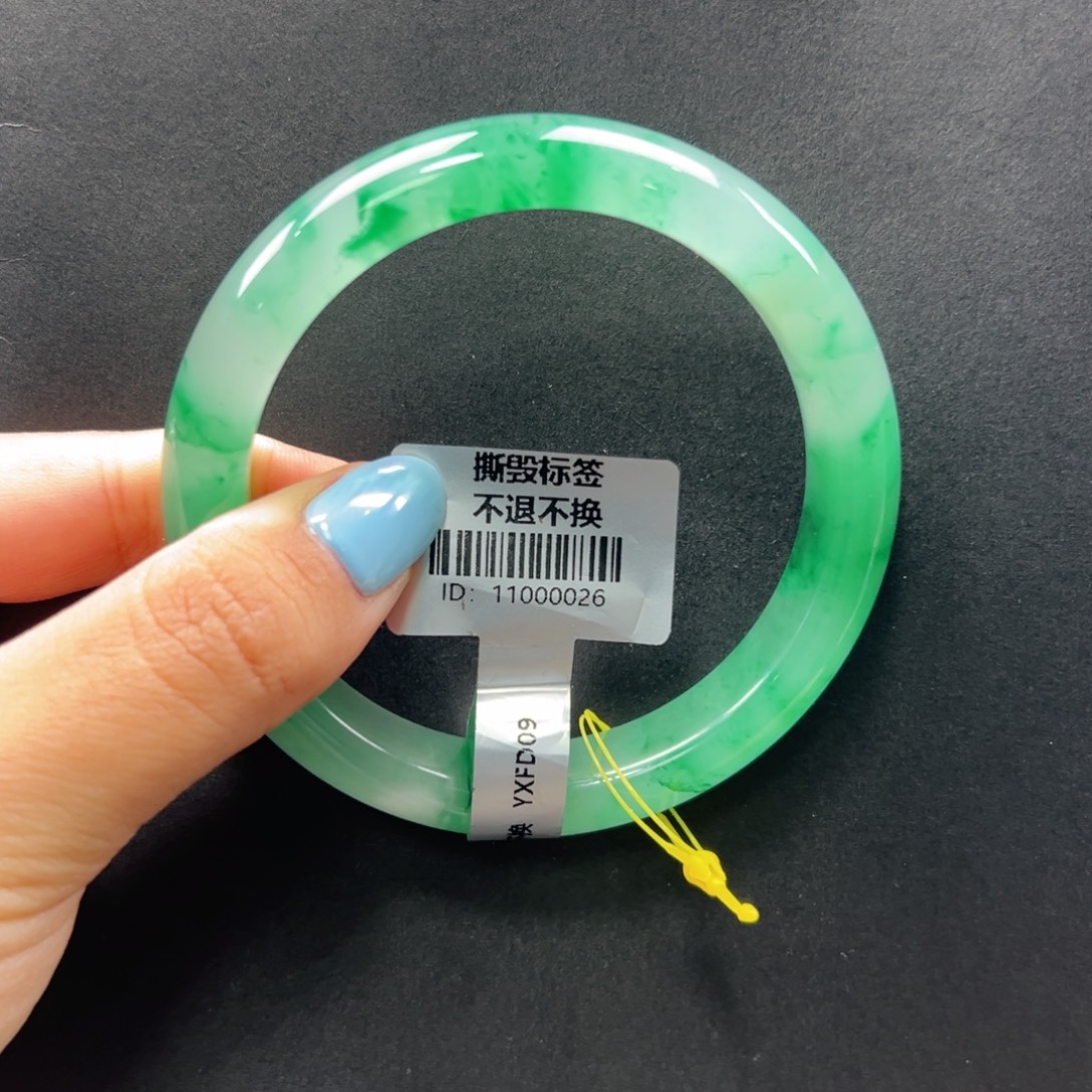 石英质玉未镶嵌手镯+周周59.9