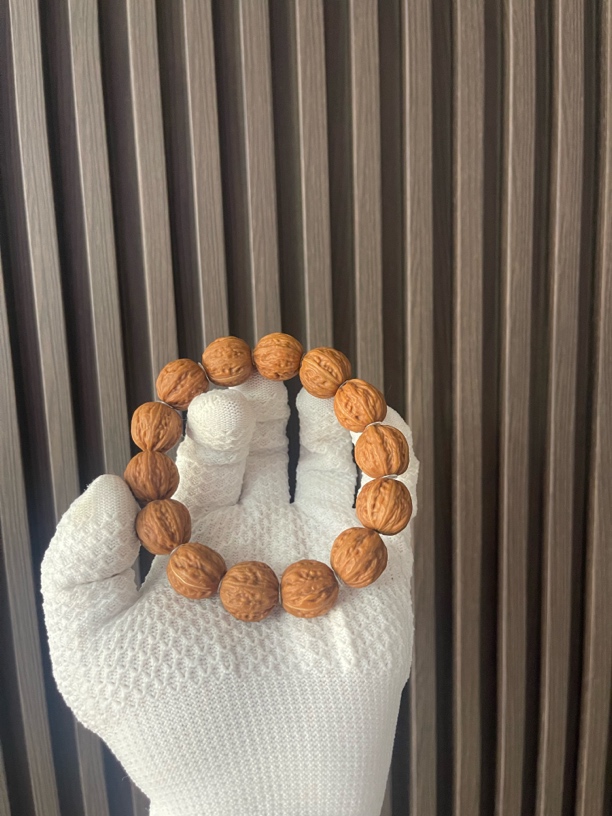 野生小秋子文玩核桃京八棱素圈18小尺寸西瓜纹