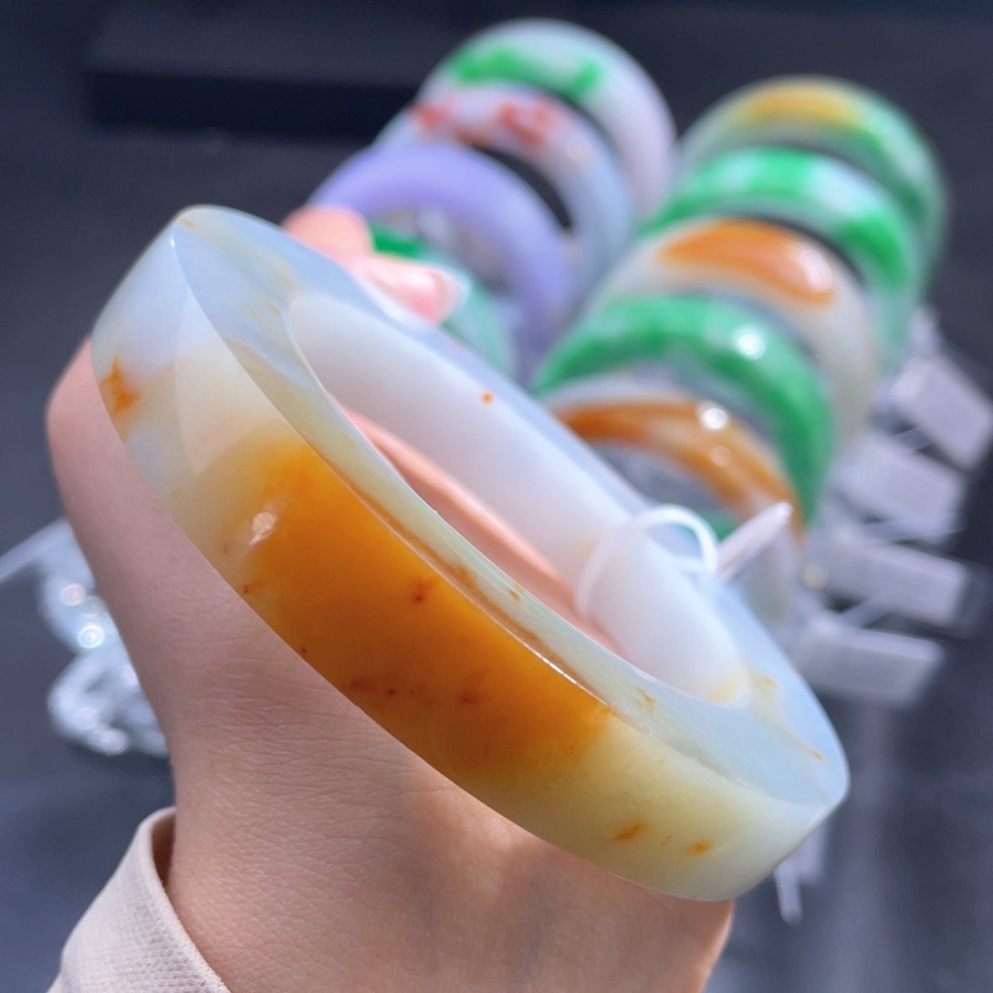 未镶嵌翡翠手镯定制翡翠