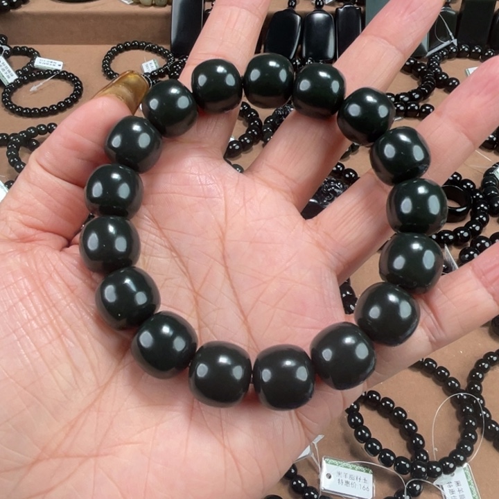 日***方和田玉未镶嵌手链