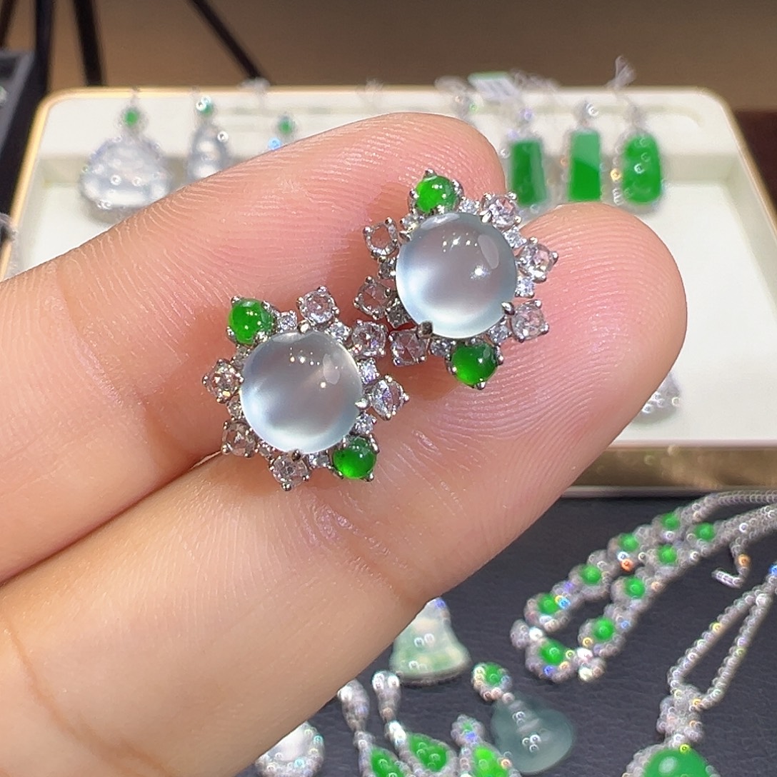 翡翠18K金镶嵌耳饰