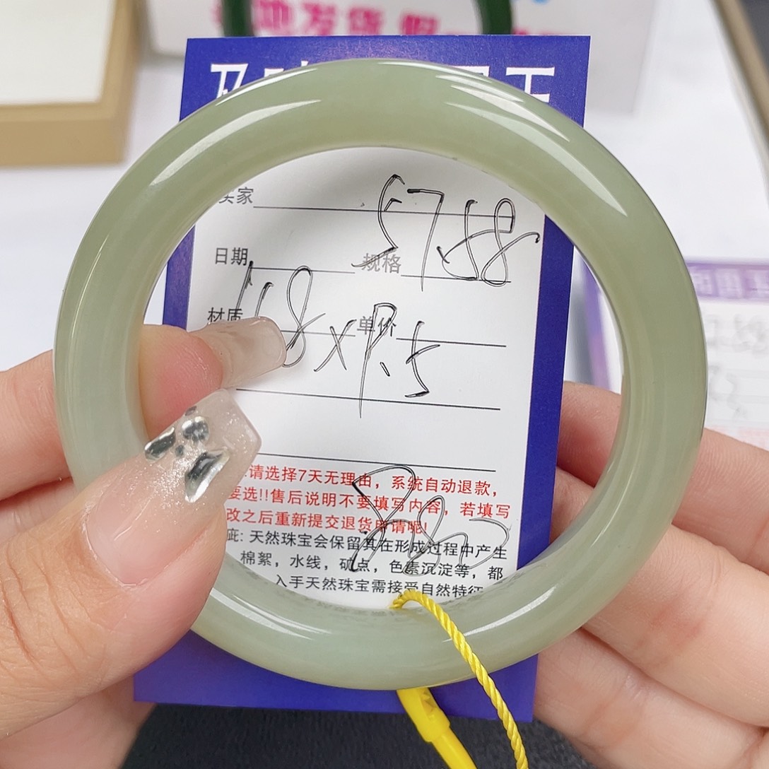 和田玉未镶嵌手镯
