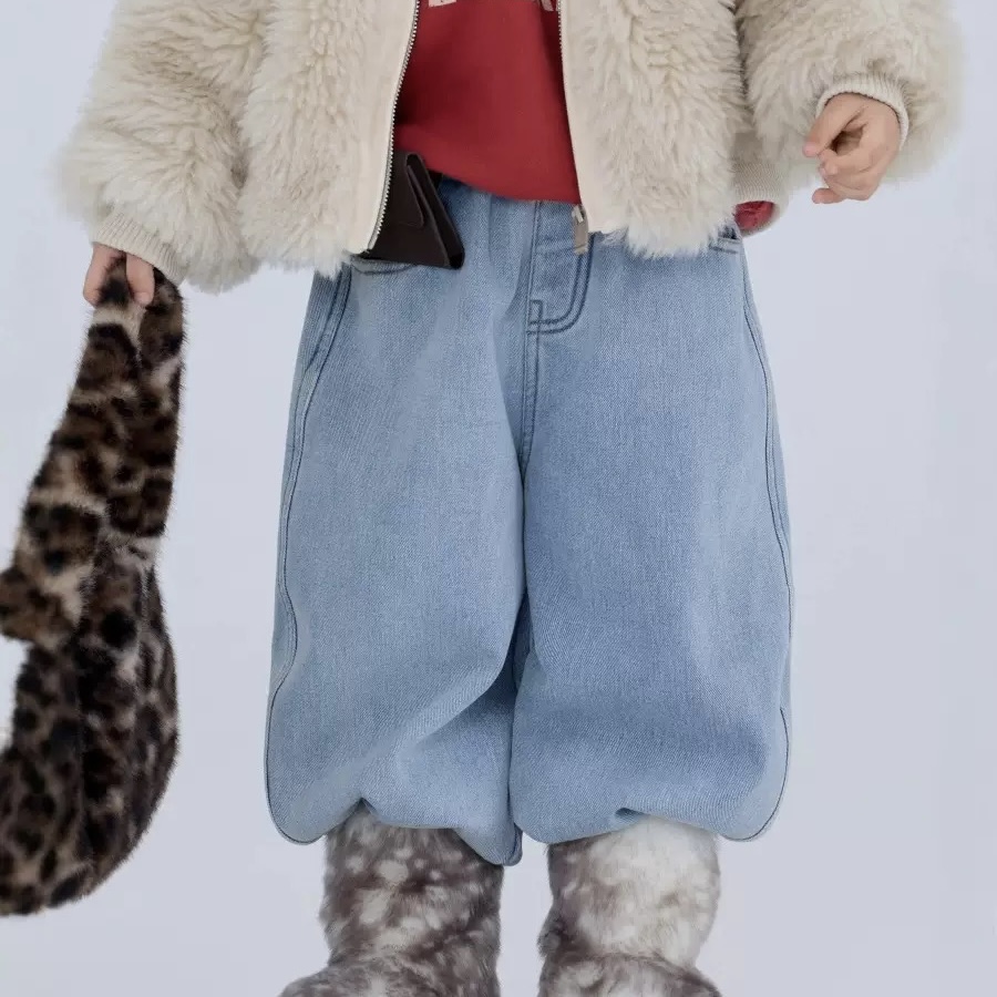 儿童冬季浅色系牛仔裤