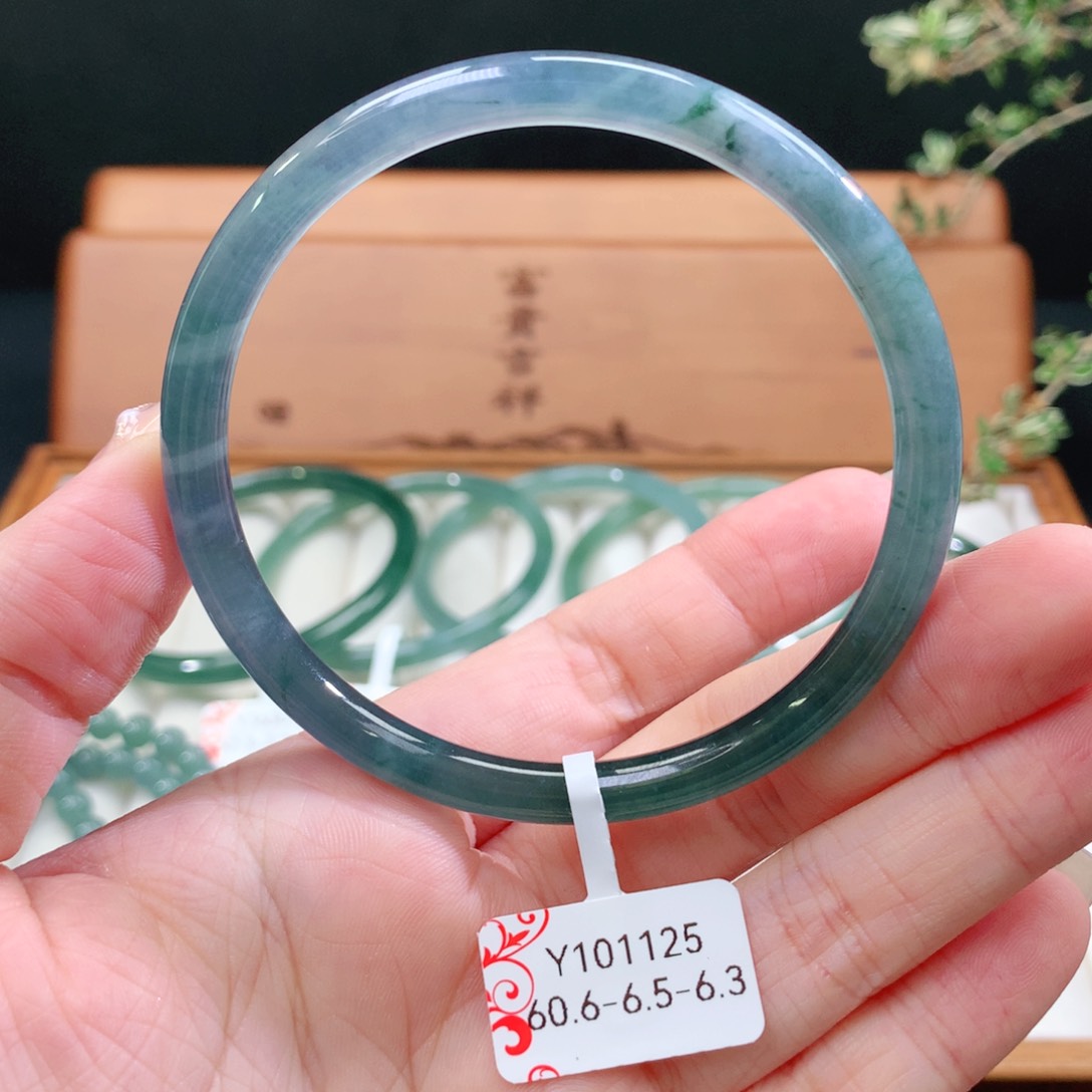 翡翠手镯未镶嵌天然