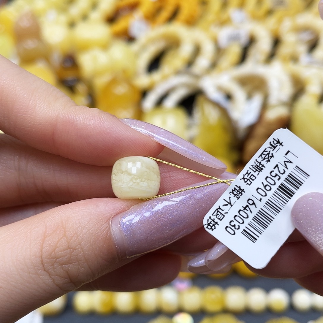 琥珀未镶嵌裸石老型10.5✖️8.7mm