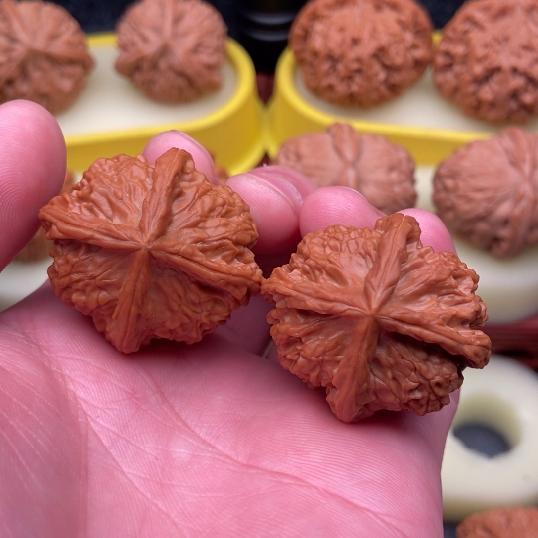 文玩核桃把件金锭四棱36