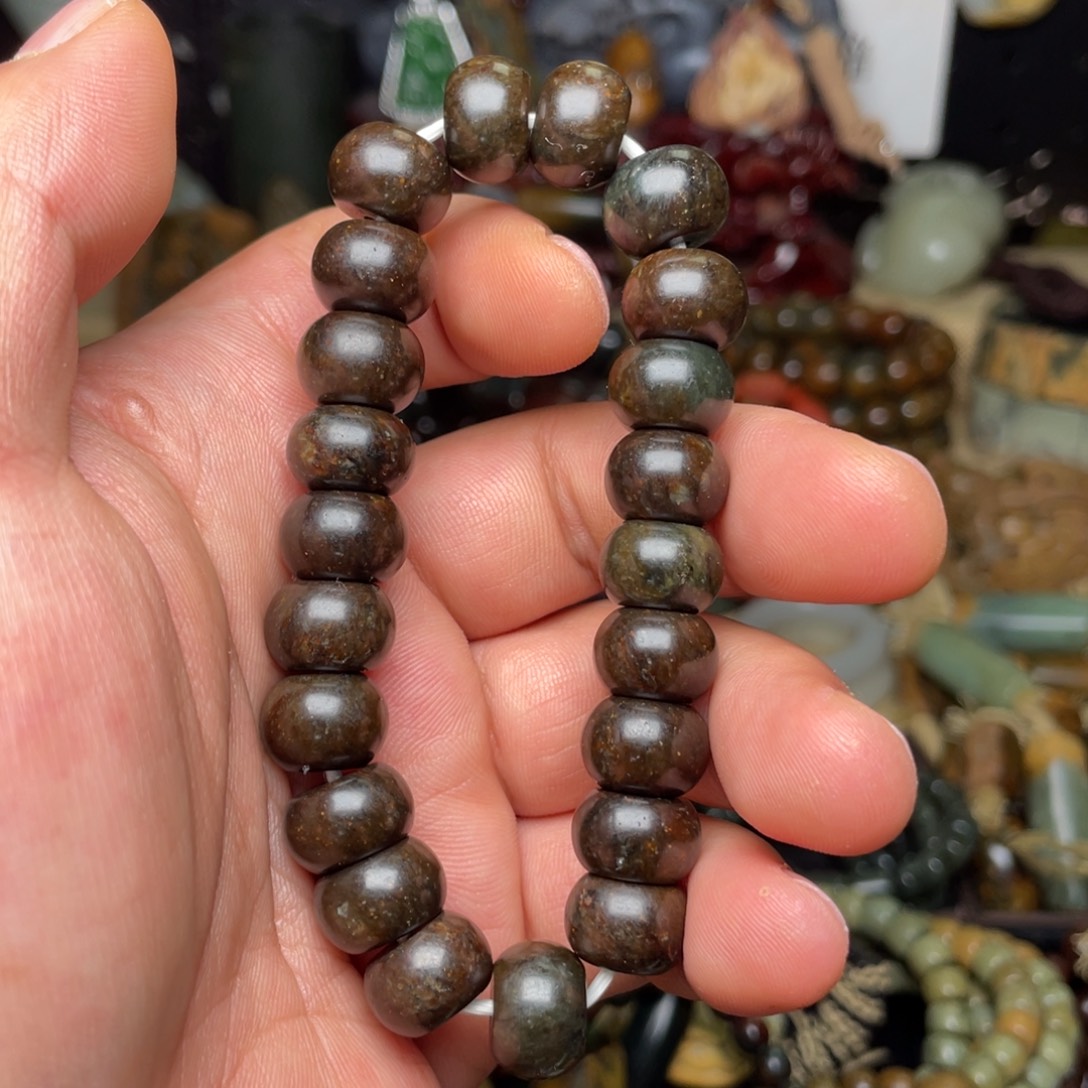颈饰未镶嵌岫岩河磨玉（透闪石质玉）13×9