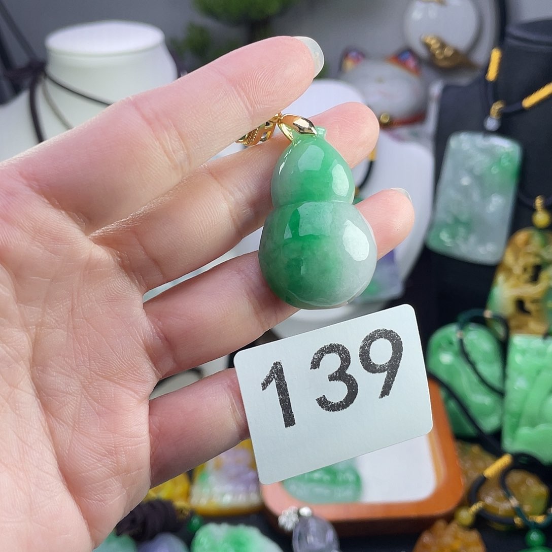 翡翠未镶嵌吊坠(赠链)