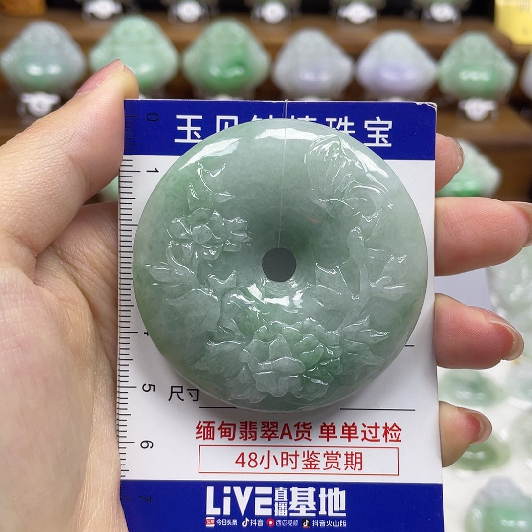 翡翠未镶嵌颈饰甜甜圈