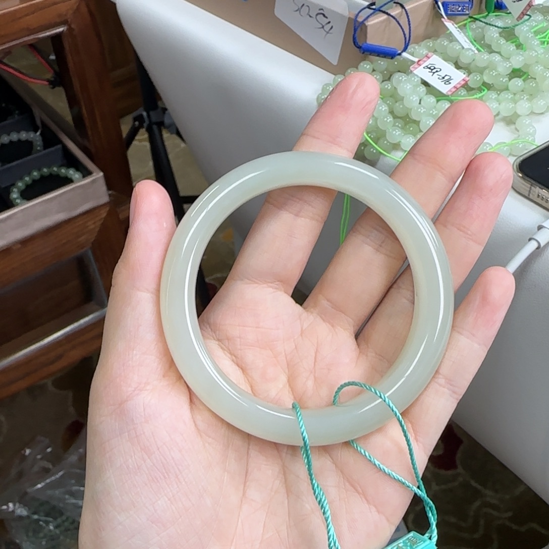 和田玉未镶嵌手镯57