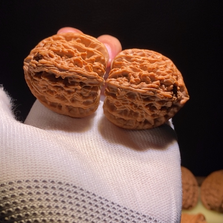 ****吊坠文玩核桃40三角白