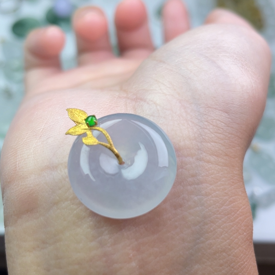 翡翠18K金镶嵌颈饰