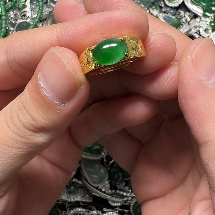翡翠未镶嵌颈饰天然A货翡翠放漏