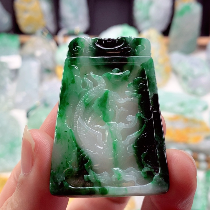 【闪购商品】翡翠吊坠(不含链)未镶嵌风****?