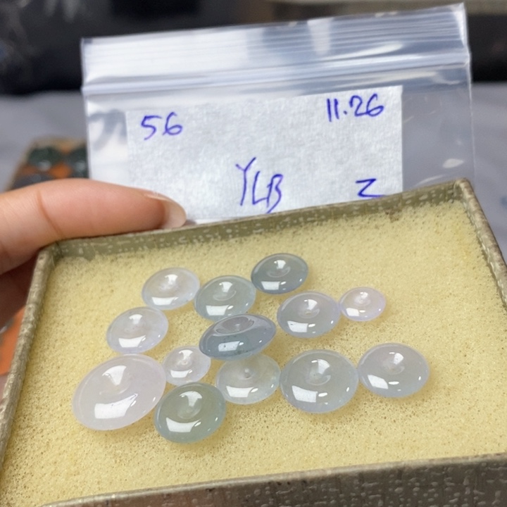 维***奶定制翡翠未镶嵌不退