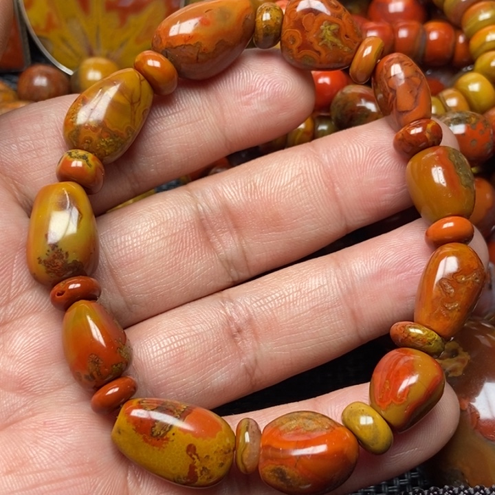 玛瑙/玉髓手串未镶嵌携**丛