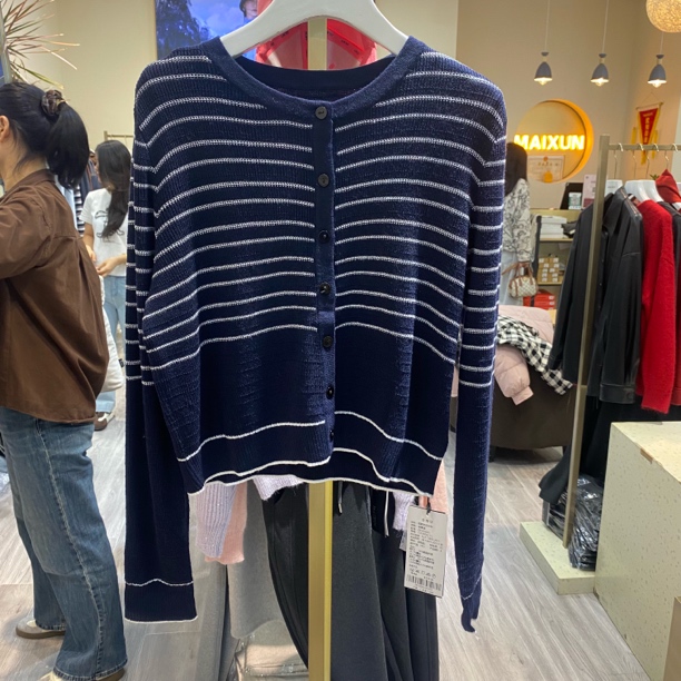 麦寻秋冬新款条纹圆领休闲风针织开衫zkszq001