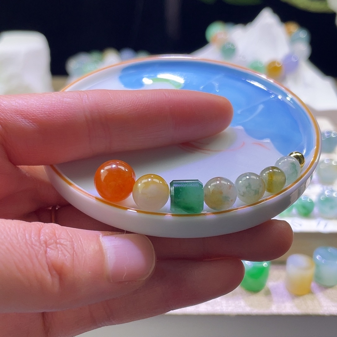 翡翠散珠货价500-1800一个，翡翠A货散珠，发其一，多样性发货