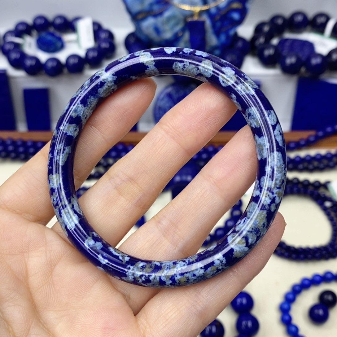 青金石未镶嵌手镯满***?