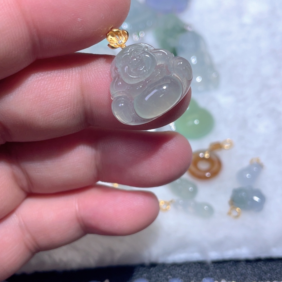 翡翠18K金镶嵌颈饰