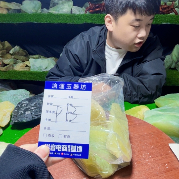 蛇纹石玉未镶嵌纯天然岫玉摆石摆件