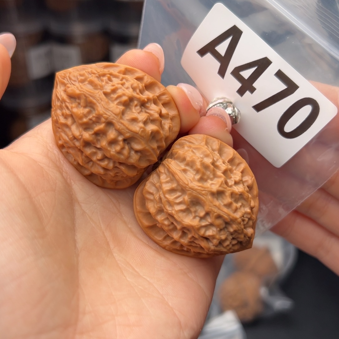 文玩核桃吊坠金牛38