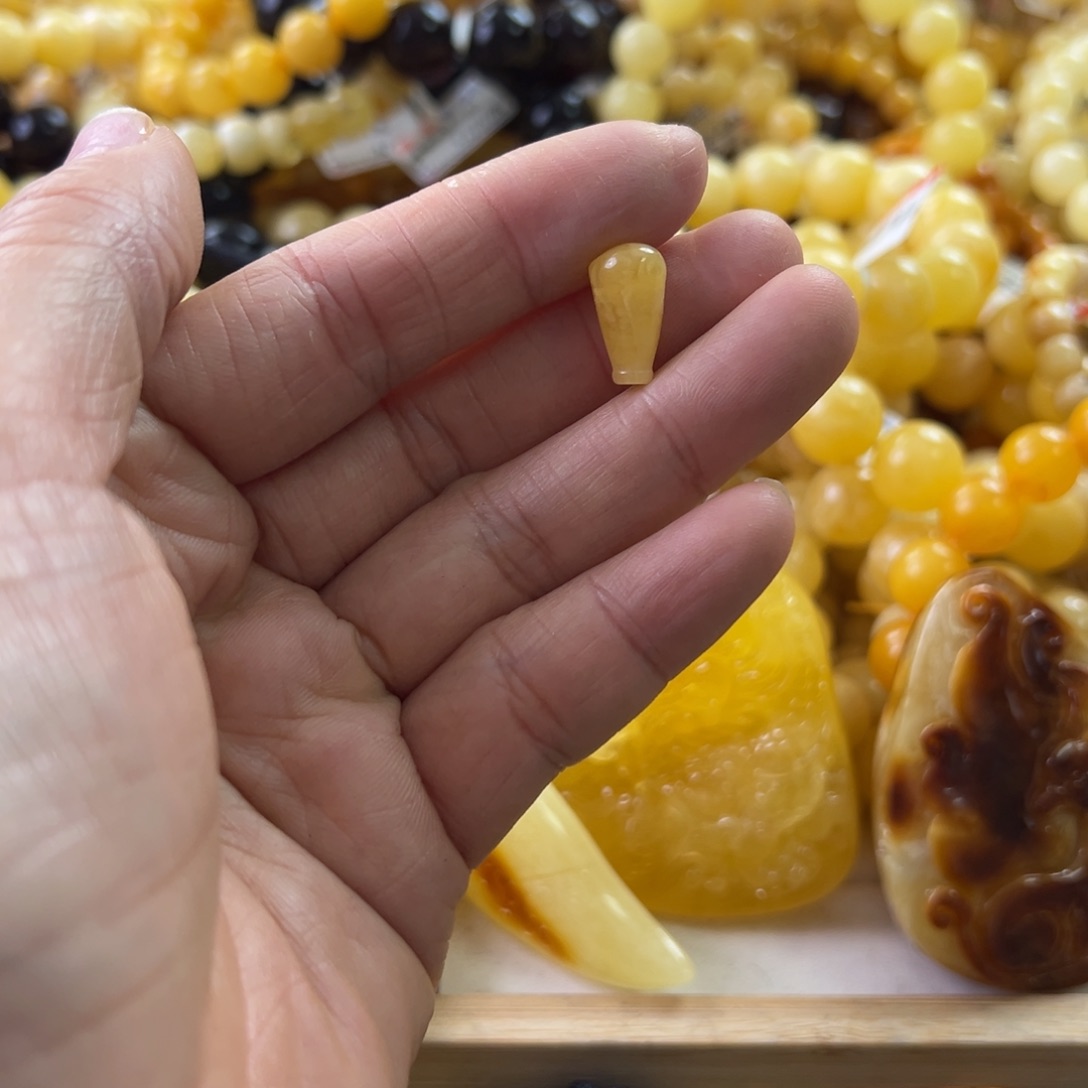 琥珀珠宝奇石未镶嵌