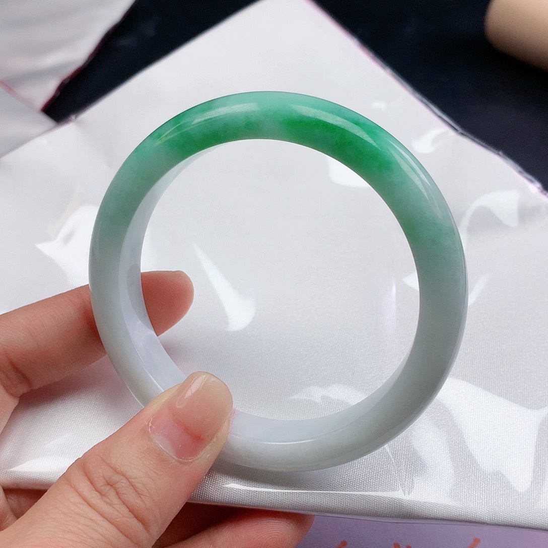 翡翠手镯未镶嵌57圈2507