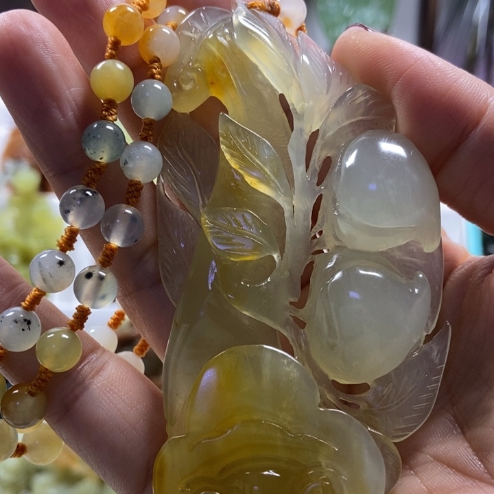 蛇纹石玉颈饰未镶嵌蜕*