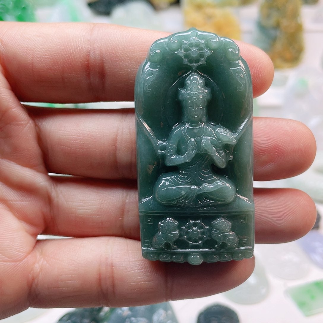 翡翠颈饰未镶嵌大势至