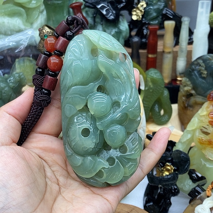 未镶嵌岫玉手把件