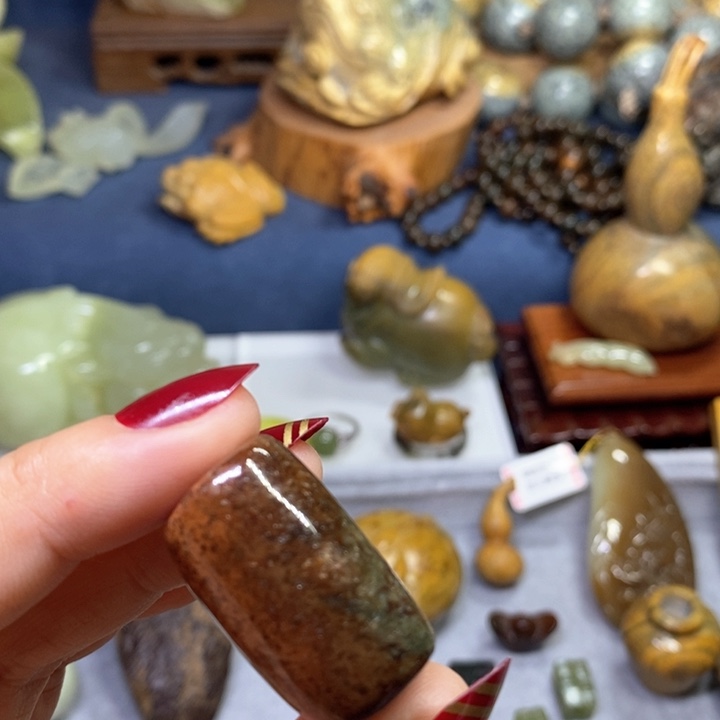 岫岩河磨玉（透闪石质玉）手工桶珠未镶嵌