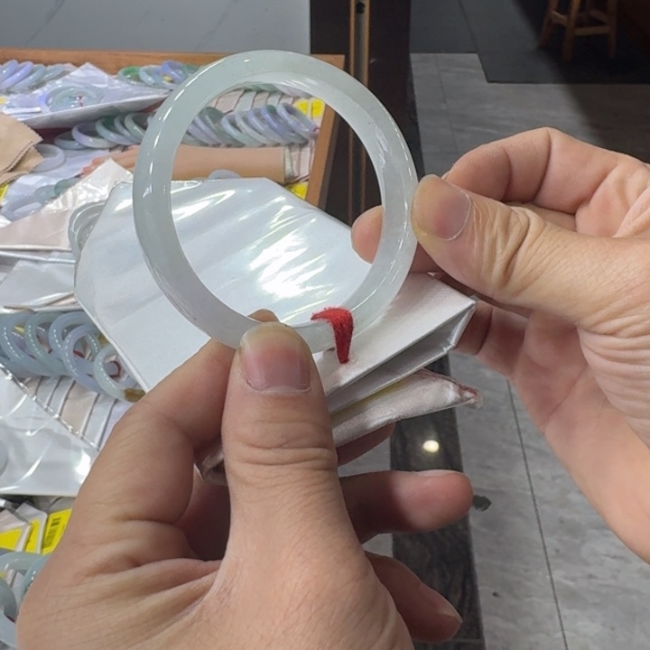 翡翠手镯未镶嵌恍**惚纯天然缅甸翡翠A货买断