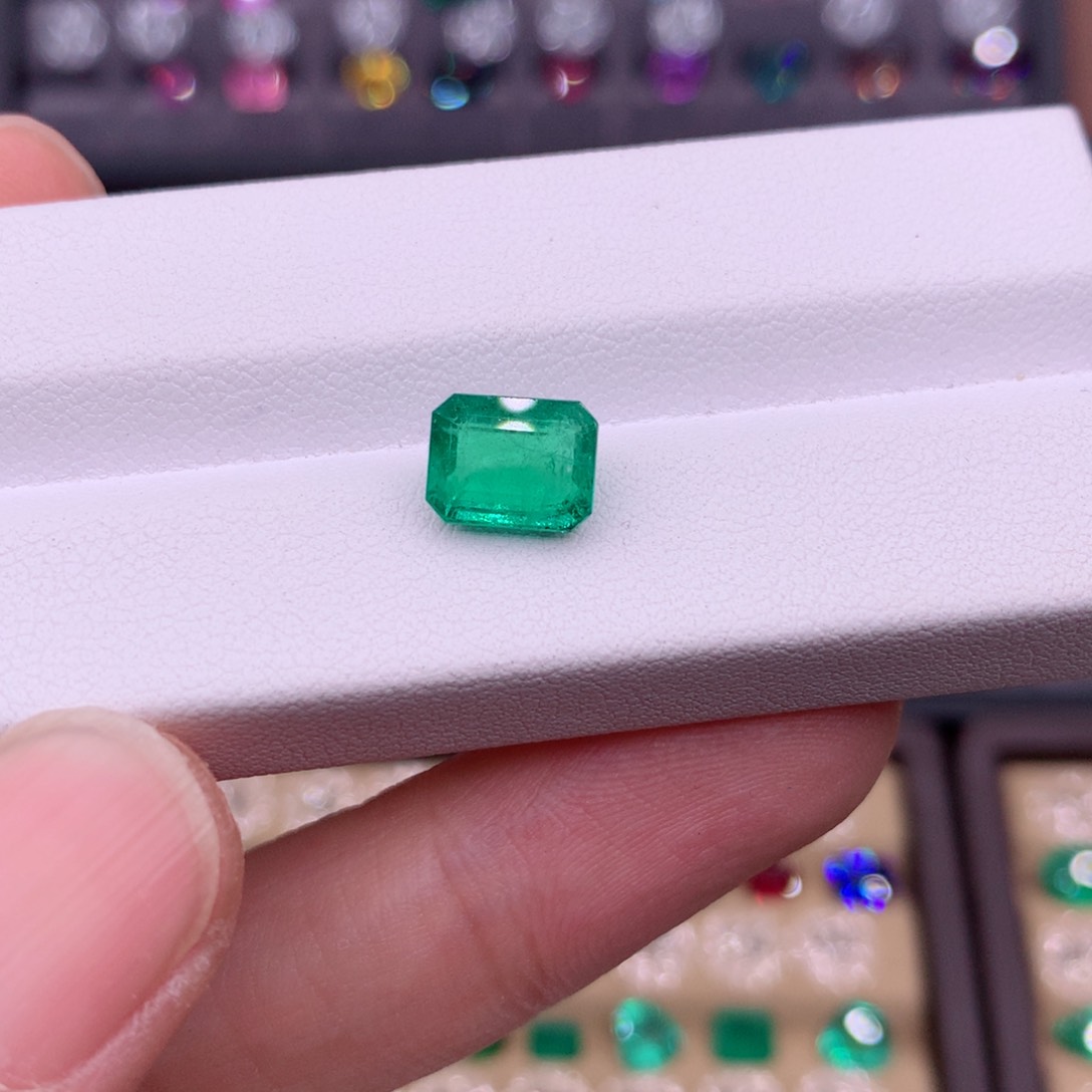 祖母绿裸石未镶嵌