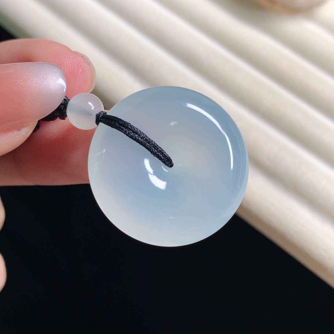 翡翠颈饰未镶嵌扣子