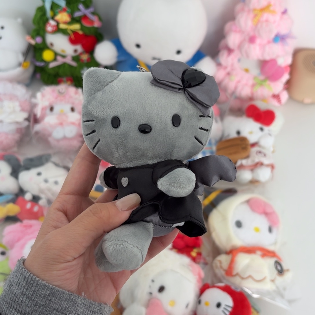 毛绒灰色侧坐天使kitty