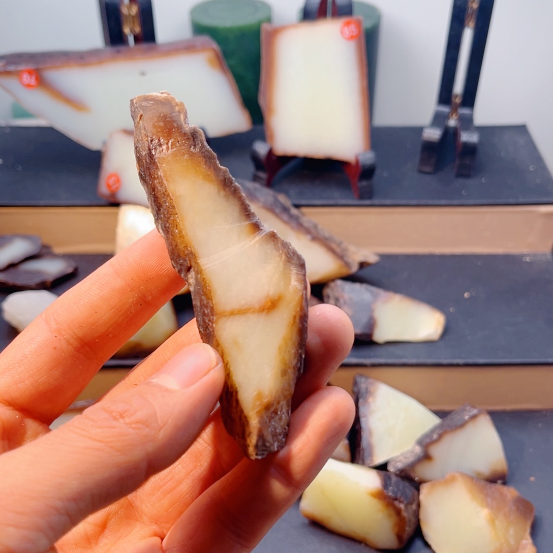 和田玉（糖玉）未镶嵌颈饰