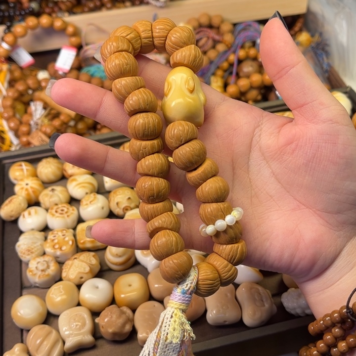 猴头手持大肠牙果兔子