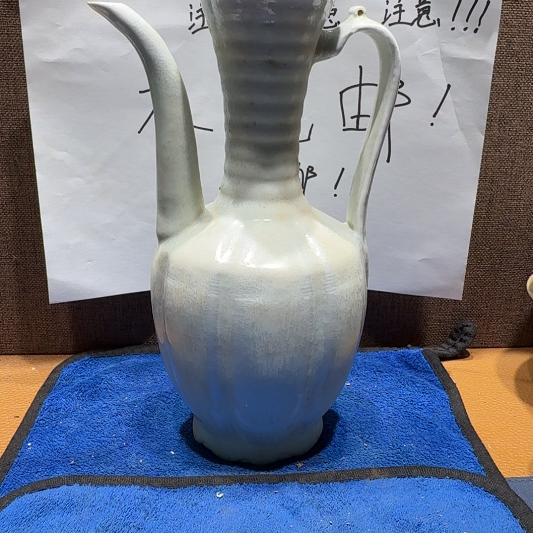 陶其他漂亮的小瓷瓶子