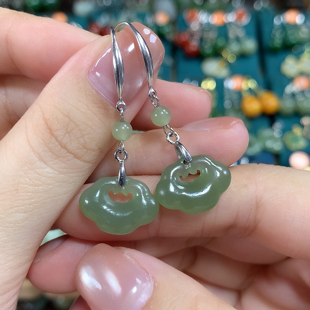 和田玉银S925镶嵌耳饰如意卡16左右