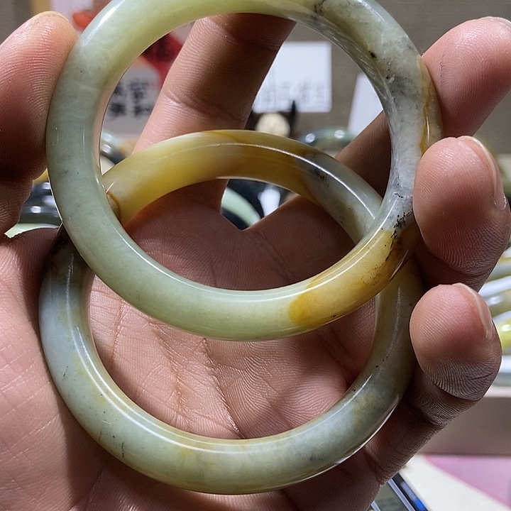 蛇纹石玉手镯未镶嵌浮***阿