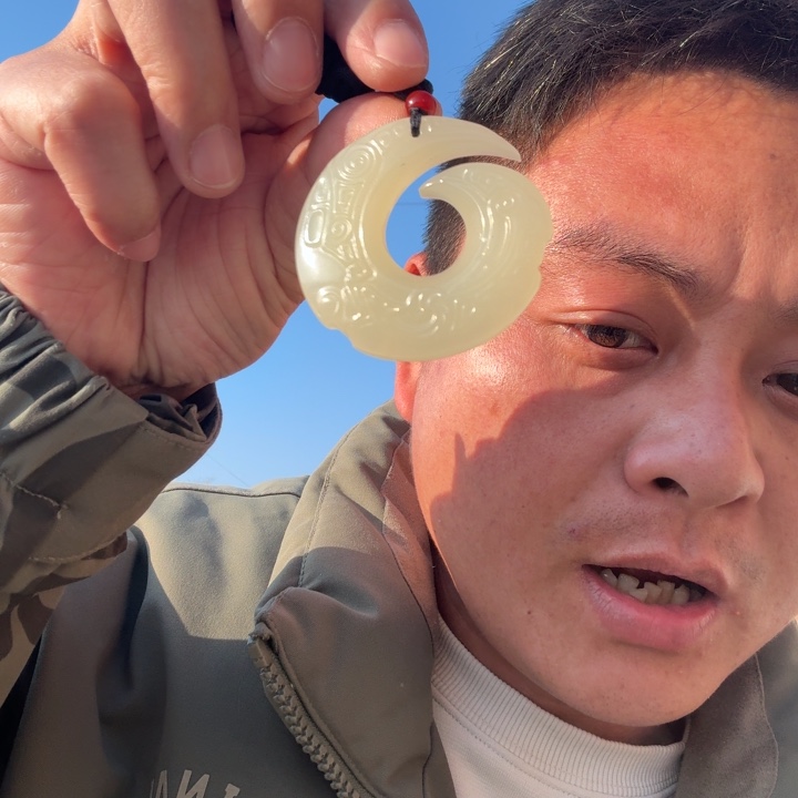 玉黄口色时来运转吊坠